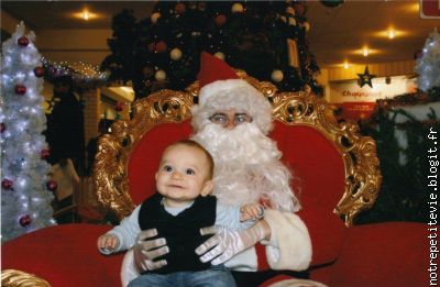 Et oui suis une vedette moi, je pose avec le père Noel !!!